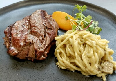 Recetario SOLOMILLO  ASADO EN HORNO DE BRASA "JOSPER" CON NOODLES, AZAFRÁN Y SETAS (Degustación  1/2 ración)